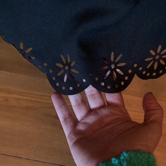 Light Summer dress with flower detailing on the sleeves/bottom. New, never worn - Picture 4 of 5